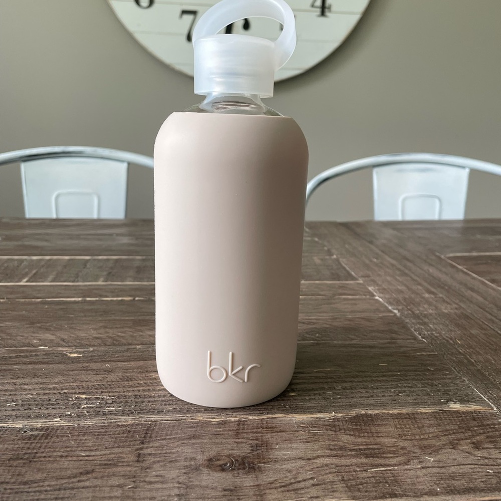 bkr glass water bottle 🤍